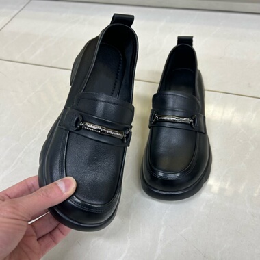 新款英伦风真皮女鞋防滑耐磨舒适透气简约百搭优雅单鞋时尚乐福鞋