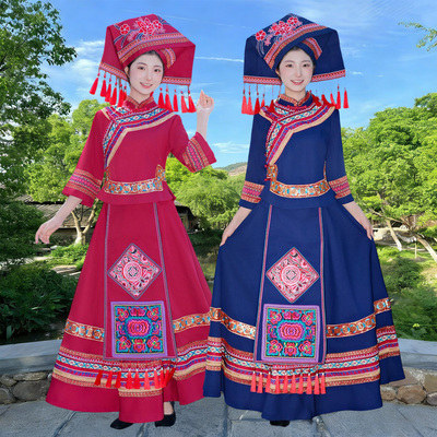 三月三广西壮族刺绣女演出服