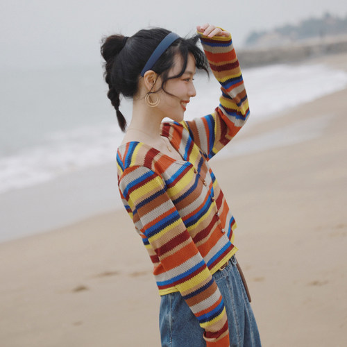 彩虹色韩版V领针织小开衫