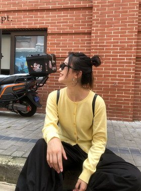 花吉鹅黄色云朵感圆领羊毛开衫