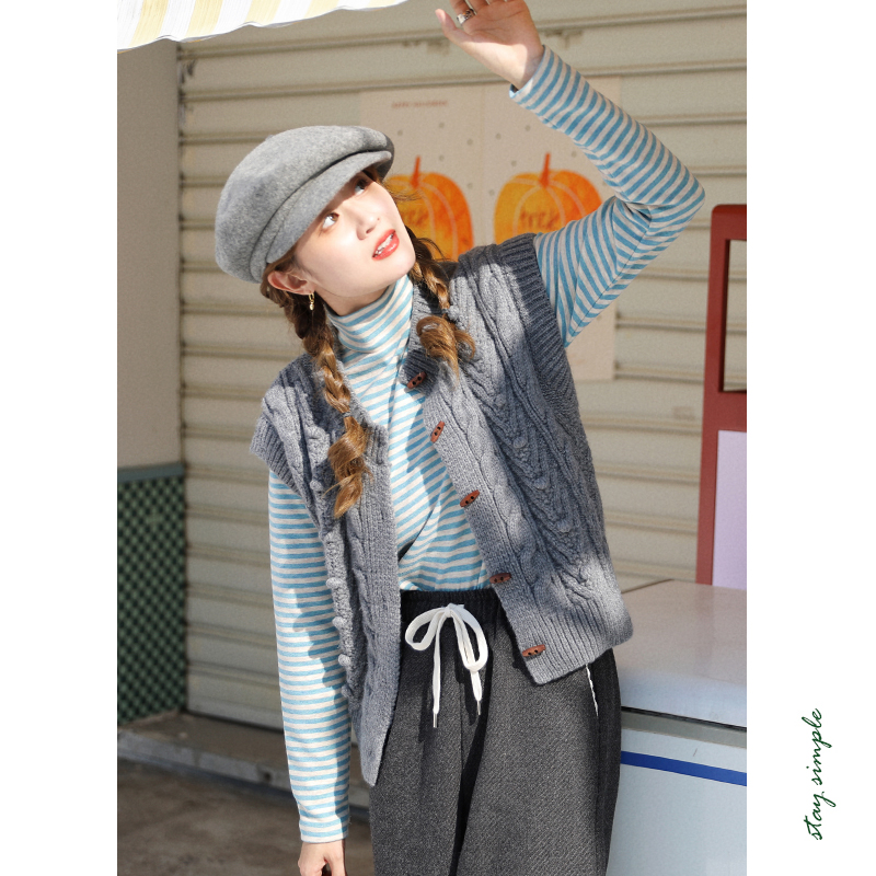 花吉B662灰色小木扣针织绞花圆领马甲女2025新款秋冬学院风马夹