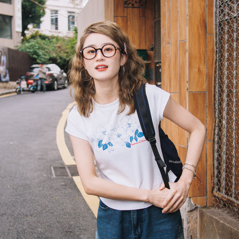 花吉百搭弹力修身圆领短款T恤