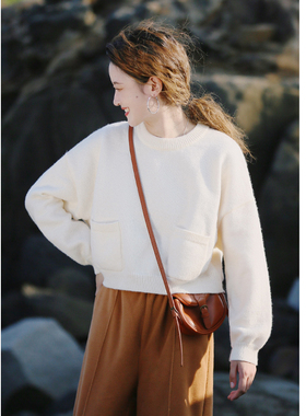 花吉B592白杏色双口袋甜美圆领百搭短款毛衣女2025年新款秋冬上衣