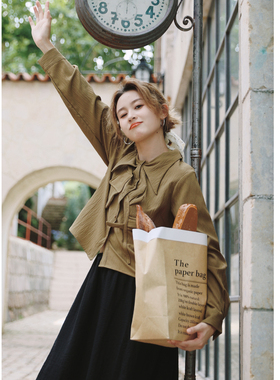 花吉C052咸菜绿色小众设计感立体花朵尖领衬衫女2025新款秋衬衣