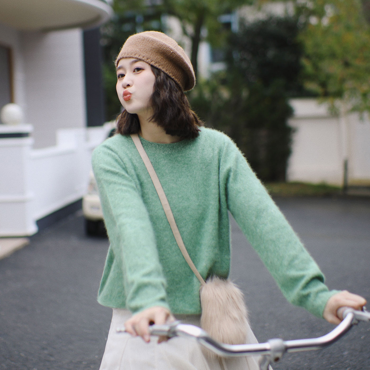 花吉羊毛羊绒混纺圆领柔软毛衣