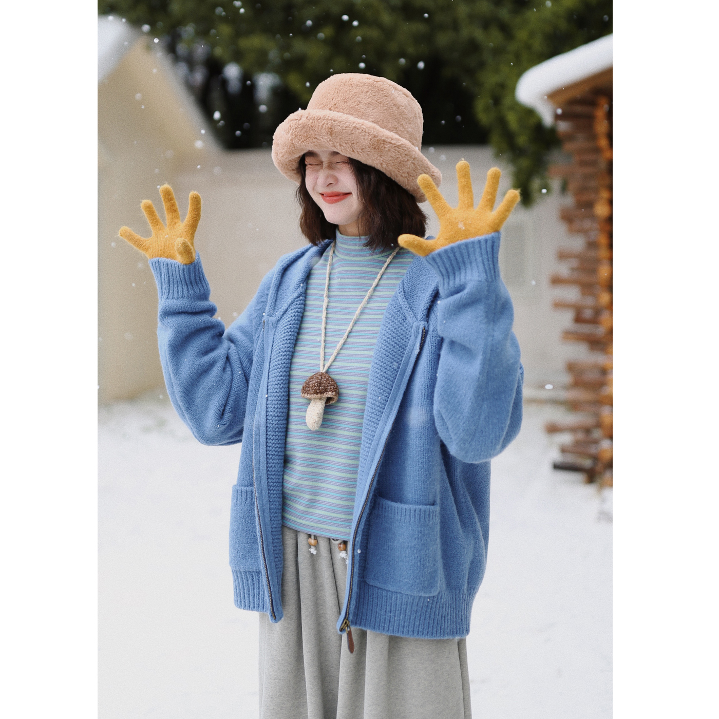 花吉蓝色连帽学院风口袋毛衣