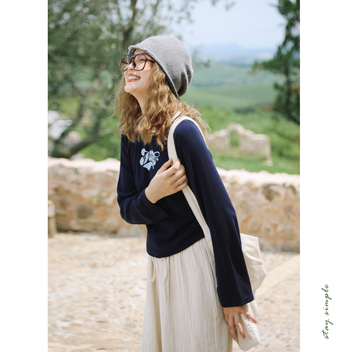 花吉藏蓝色印花圆领撞色长袖T袖