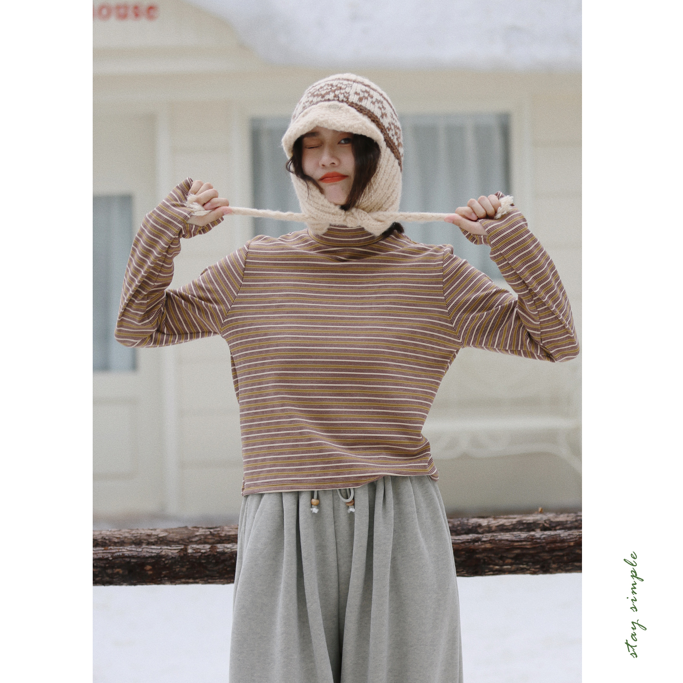 花吉蓝色半高领条纹打底T恤