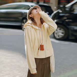 花吉B853奶黄色修身学院风正肩宽松连帽卫衣女2026新款早春外套