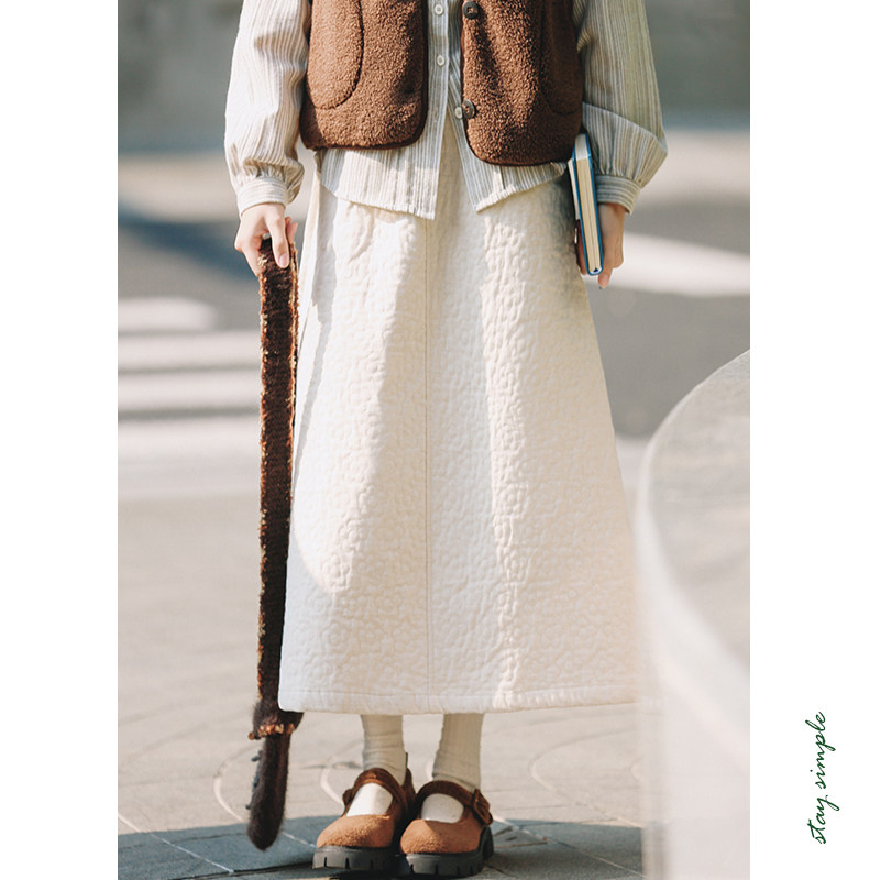 米白色小花朵棉麻中长款半身裙