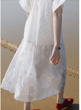 花吉Q580白色日系高腰光泽感花影半身裙2026新款夏宽松休闲半裙