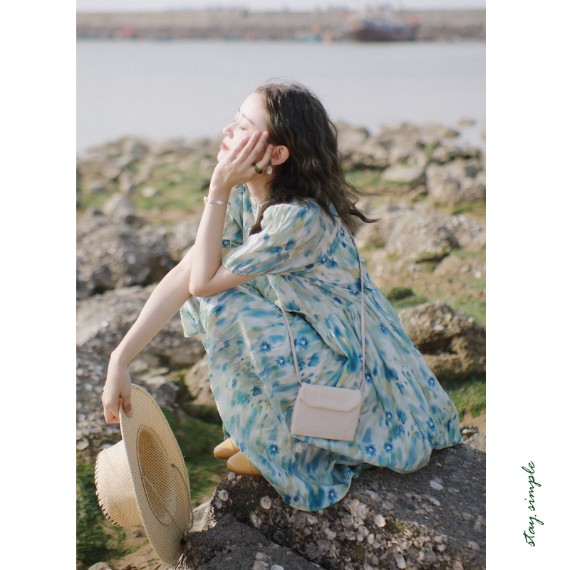 蓝色晕染不规则短袖连衣裙中长款