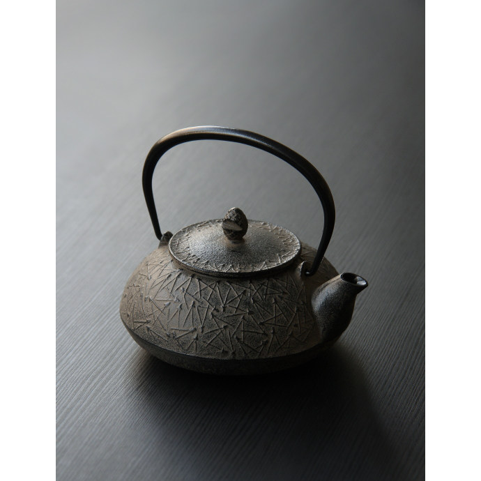 现货日本原装进口南部铁器松叶纹茶道煮水0.6升小铁壶泡茶铸铁壶