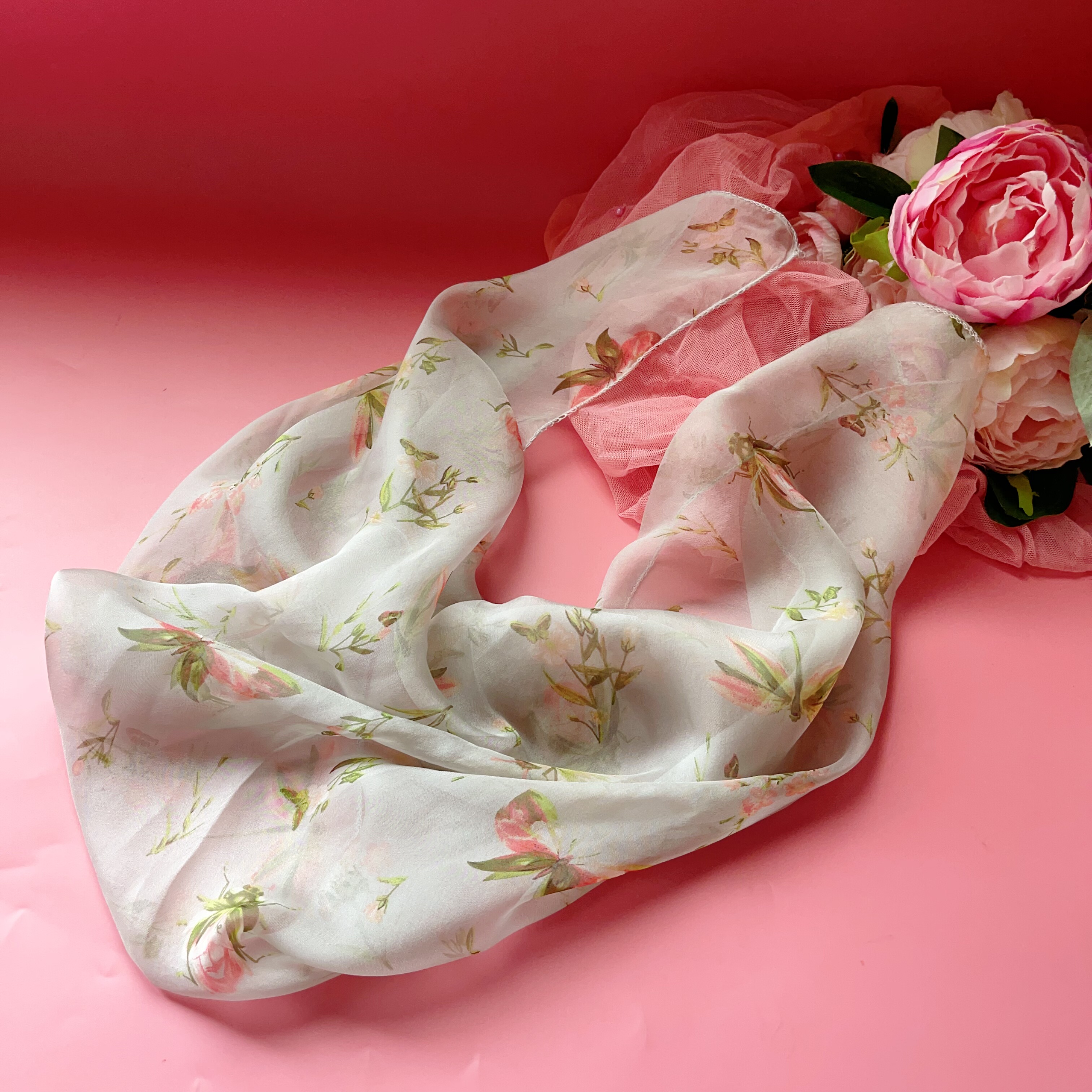 100%桑蚕丝小方巾 细腻亲肤 柔软舒适 植物与动物的结合