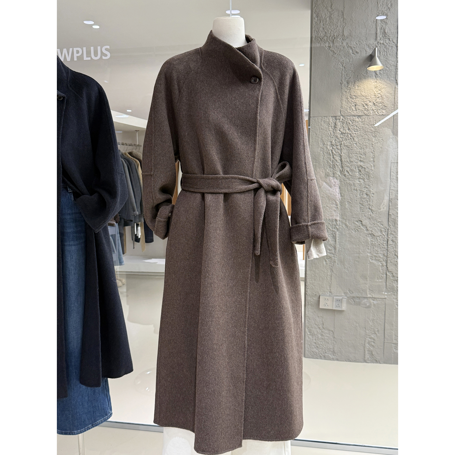 老钱大牌感立领羊绒大衣配系带