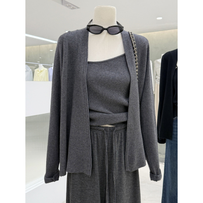 慵懒温柔风针织吊带+开衫两件套