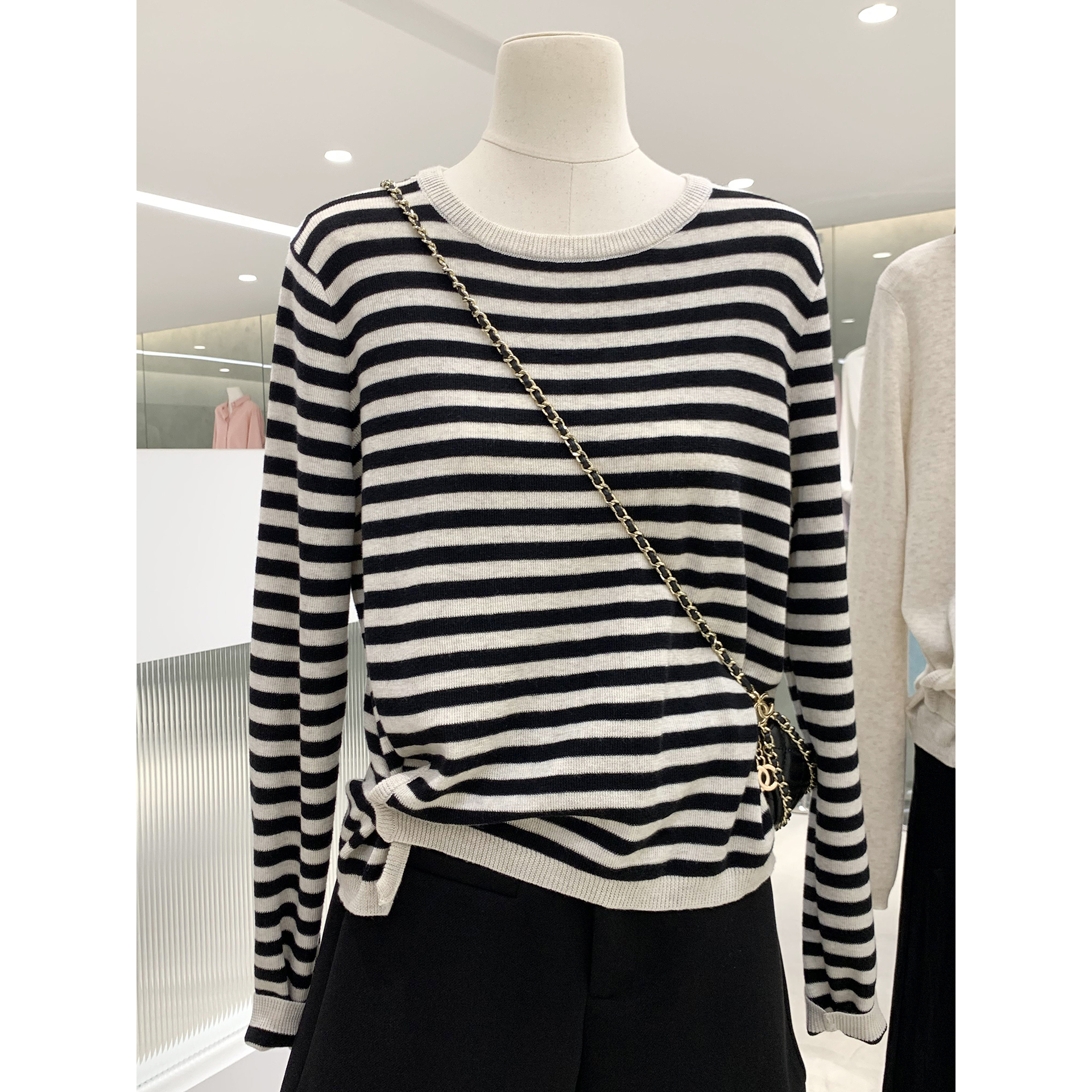 休闲舒适百搭基础款圆领针织衫