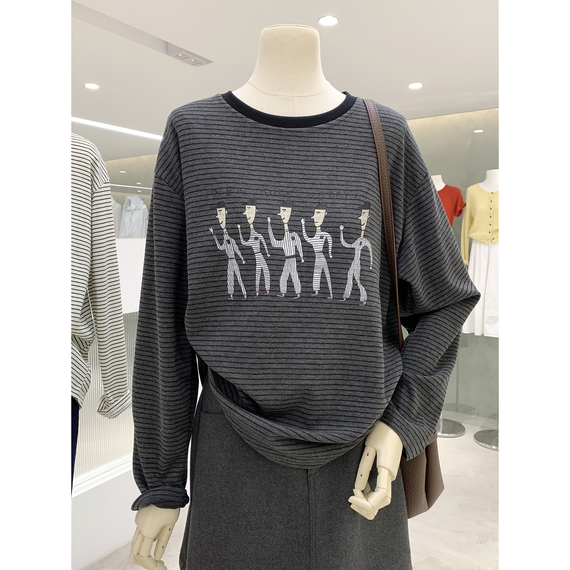 搞怪印花经典条纹撞色圆领长袖衫