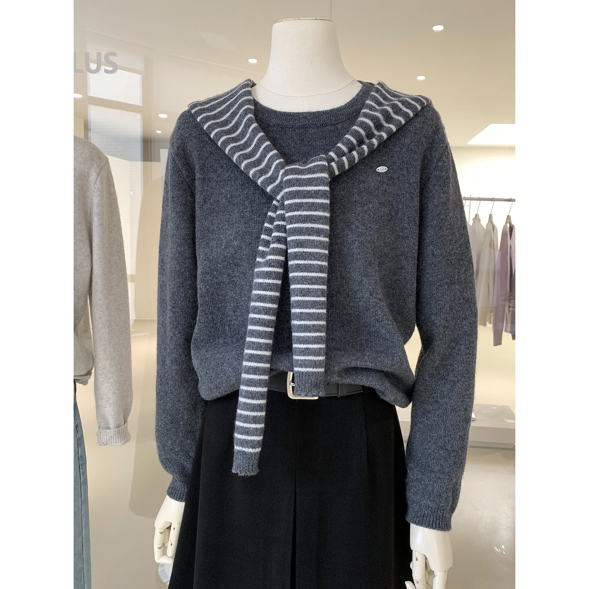 ins博主感纯色毛衣+围巾两件套