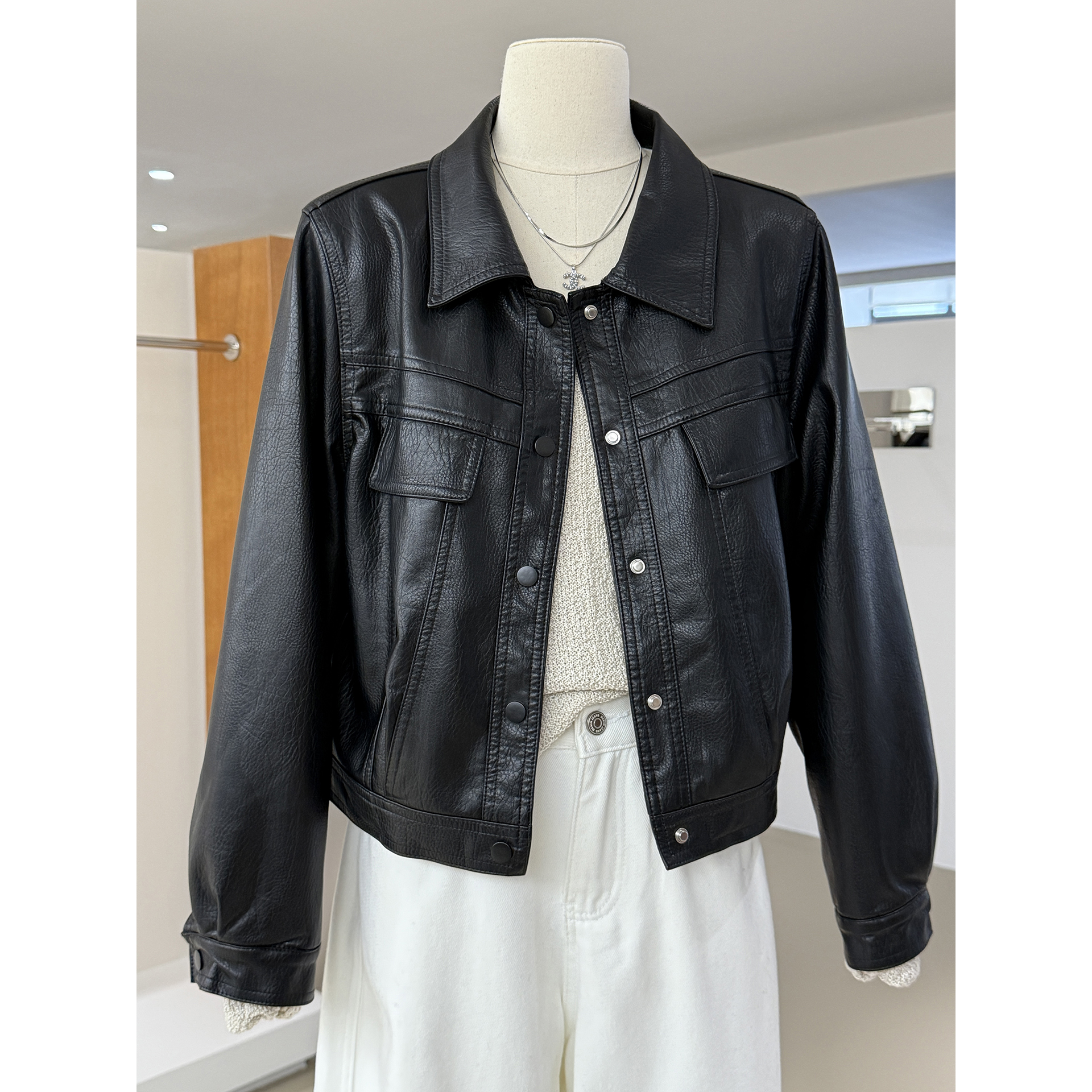 酷飒风翻领蛋白皮加绒皮衣外套女