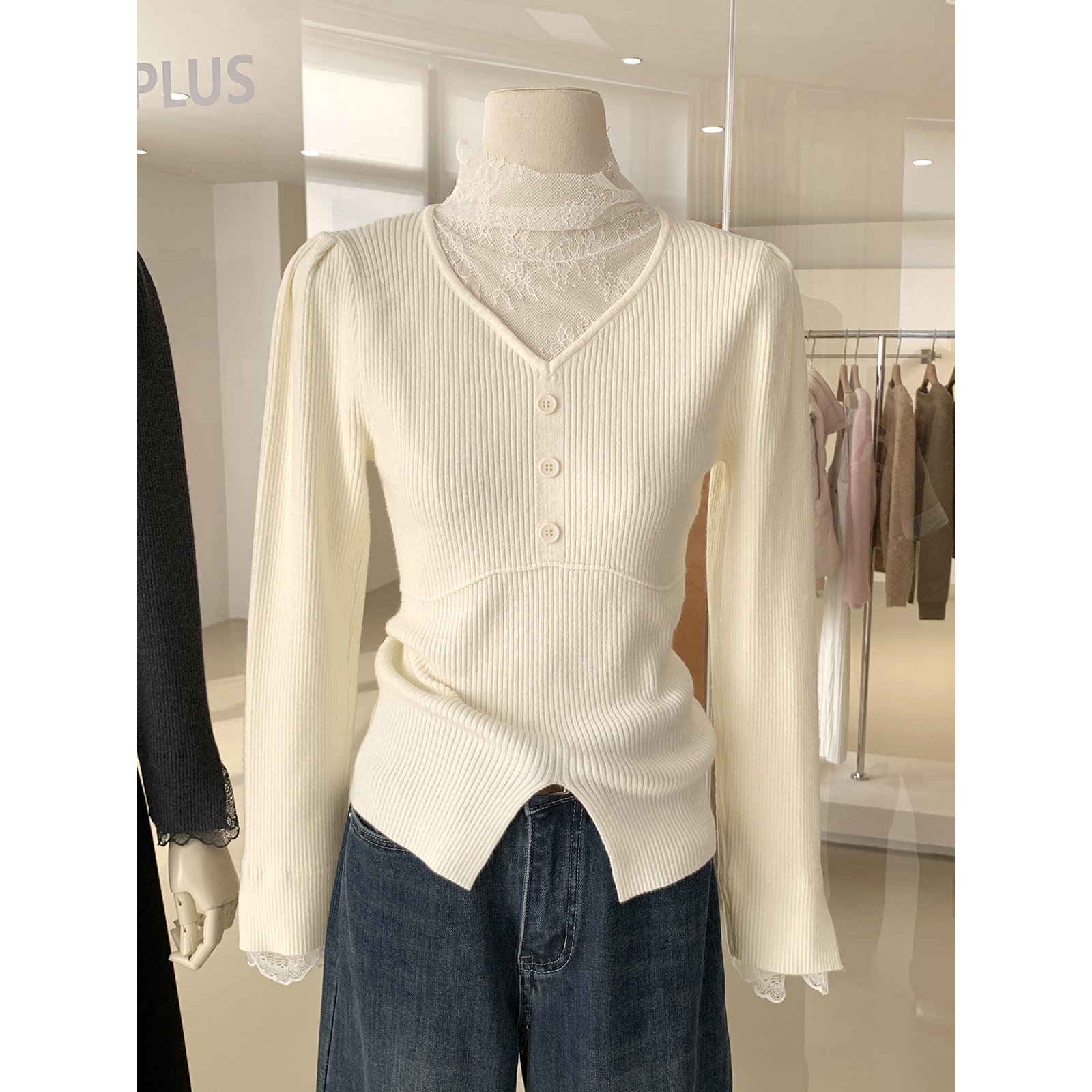 浪漫温柔蕾丝拼接半高领针织衫