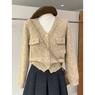 轻奢温柔小香风V领毛衣开衫2025新款显瘦针织衫今年流行漂亮女装