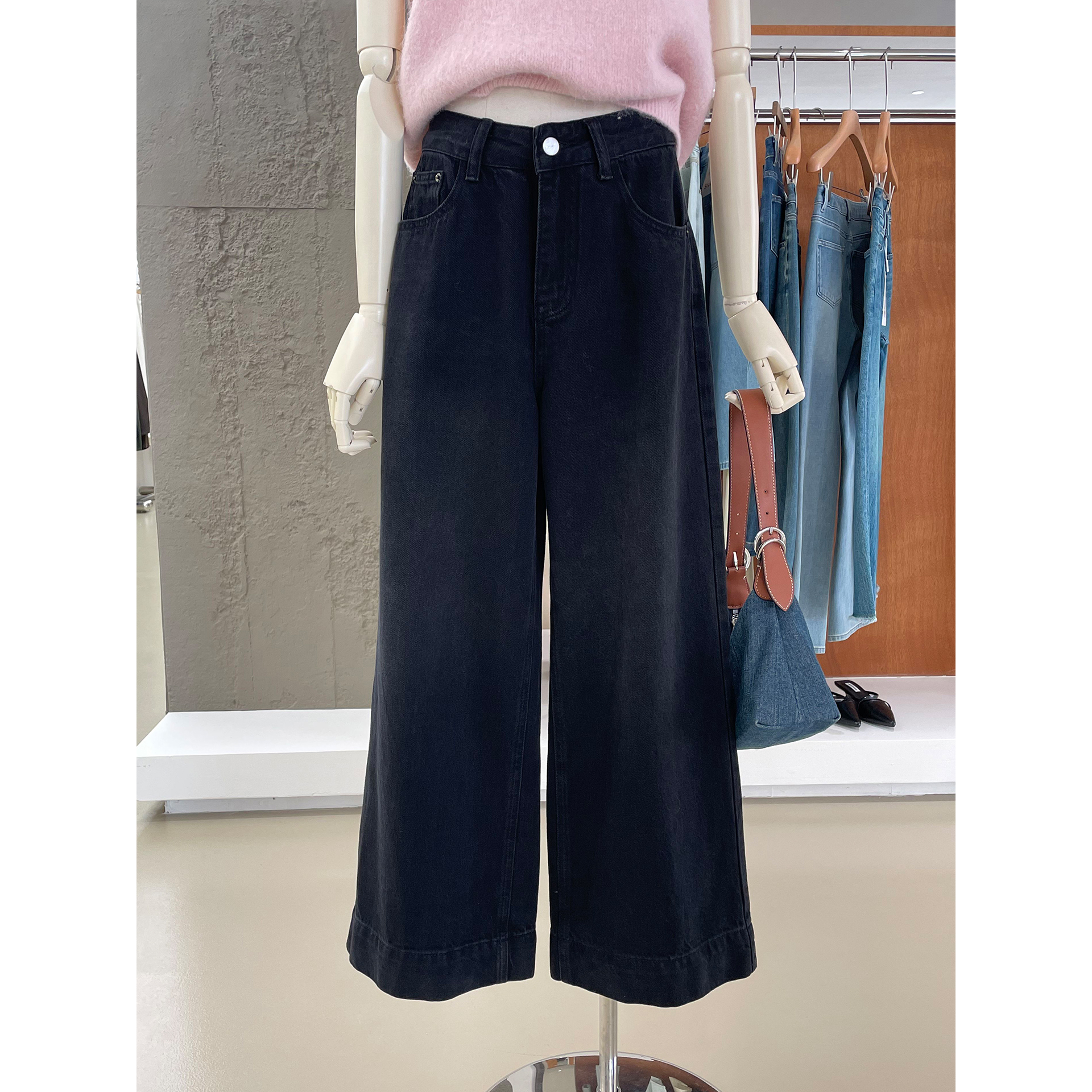 经典时髦黑灰色高腰直筒牛仔裤女