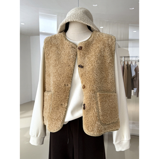 韩版可爱减龄羊羔毛马甲外套冬季流行爆款皮毛一体保暖叠穿上衣女