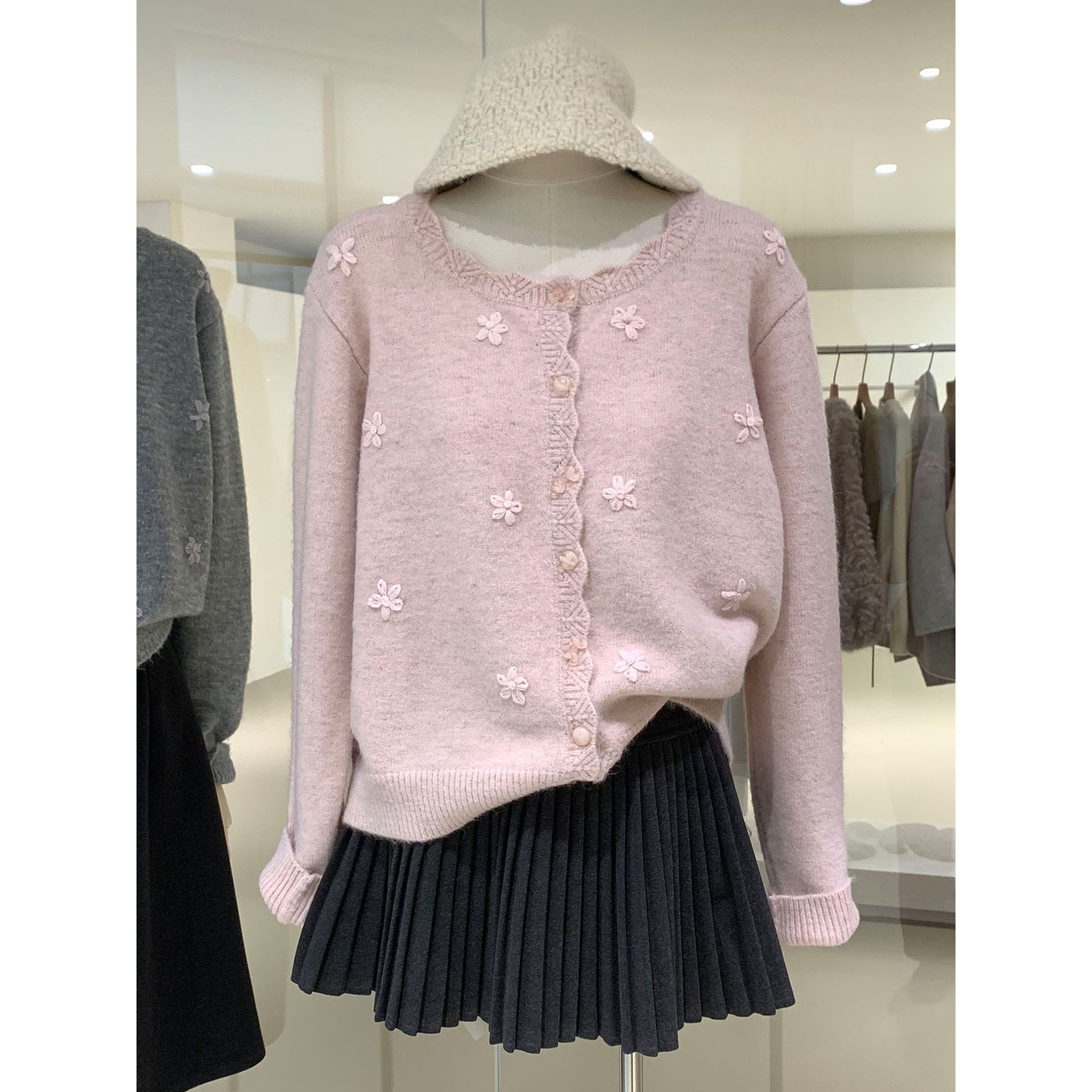 温柔甜美立体花朵勾花毛衣开衫女