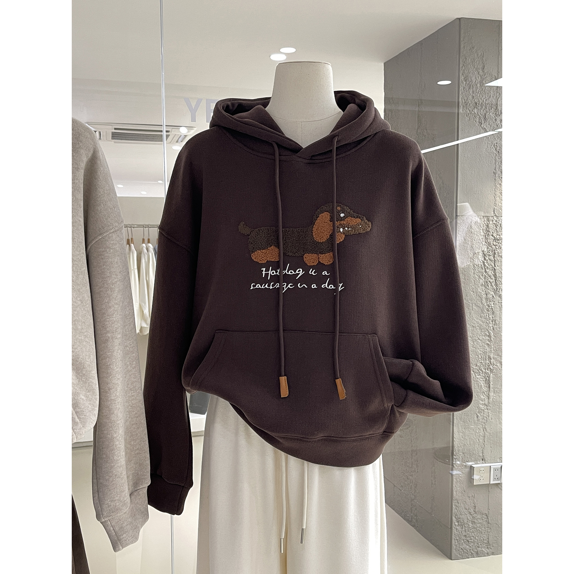 腊肠狗毛巾刺绣加绒保暖连帽卫衣