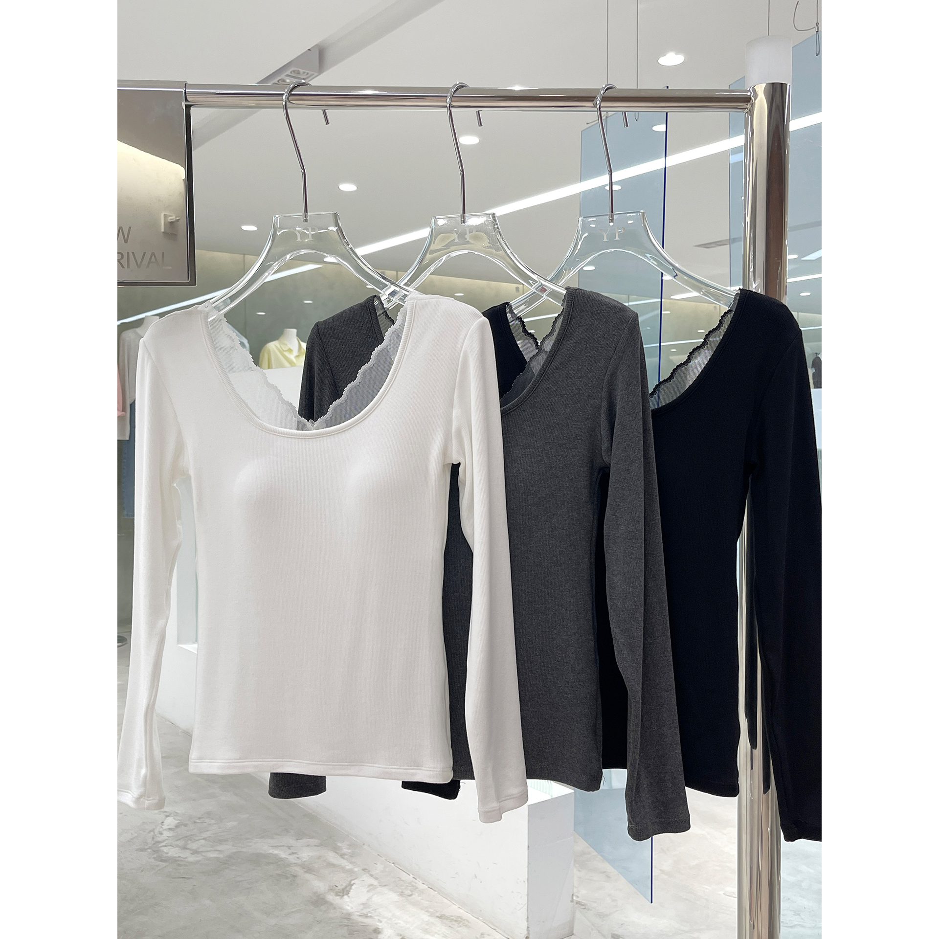 纯欲性感一体胸垫U领长袖小衫