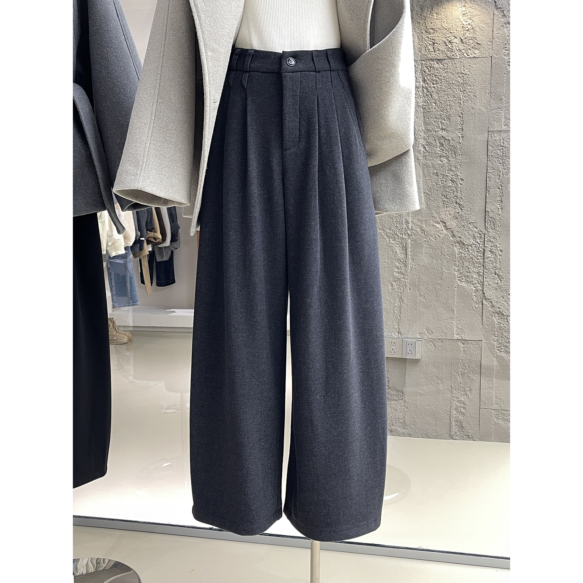 老钱风弯刀廓形感呢料加绒休闲裤