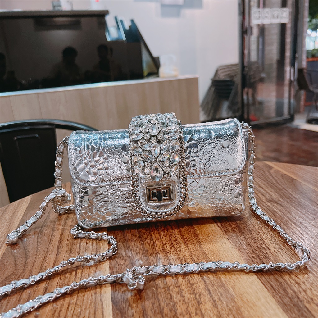 真皮小香风女包镶钻链条小包