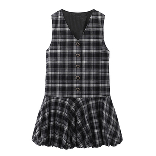 阔系の深灰色格纹背心连衣裙叠穿短款女2025秋冬新款无袖花苞短裙