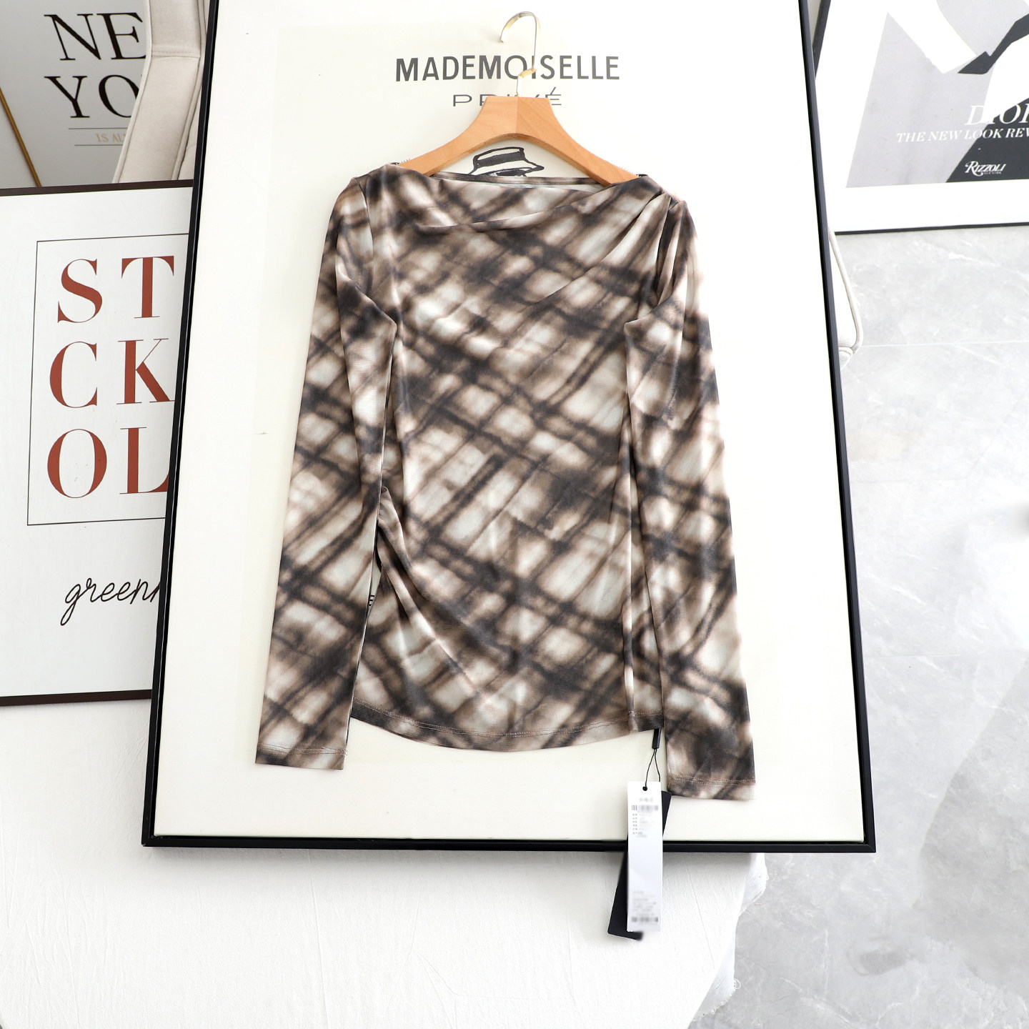 艾系の2026春季新时尚百搭复古格纹长袖T恤不对称收腰显瘦打底衫,女装/女士精品,T恤,淘宝优惠券,粉丝福利购,淘宝优惠卷