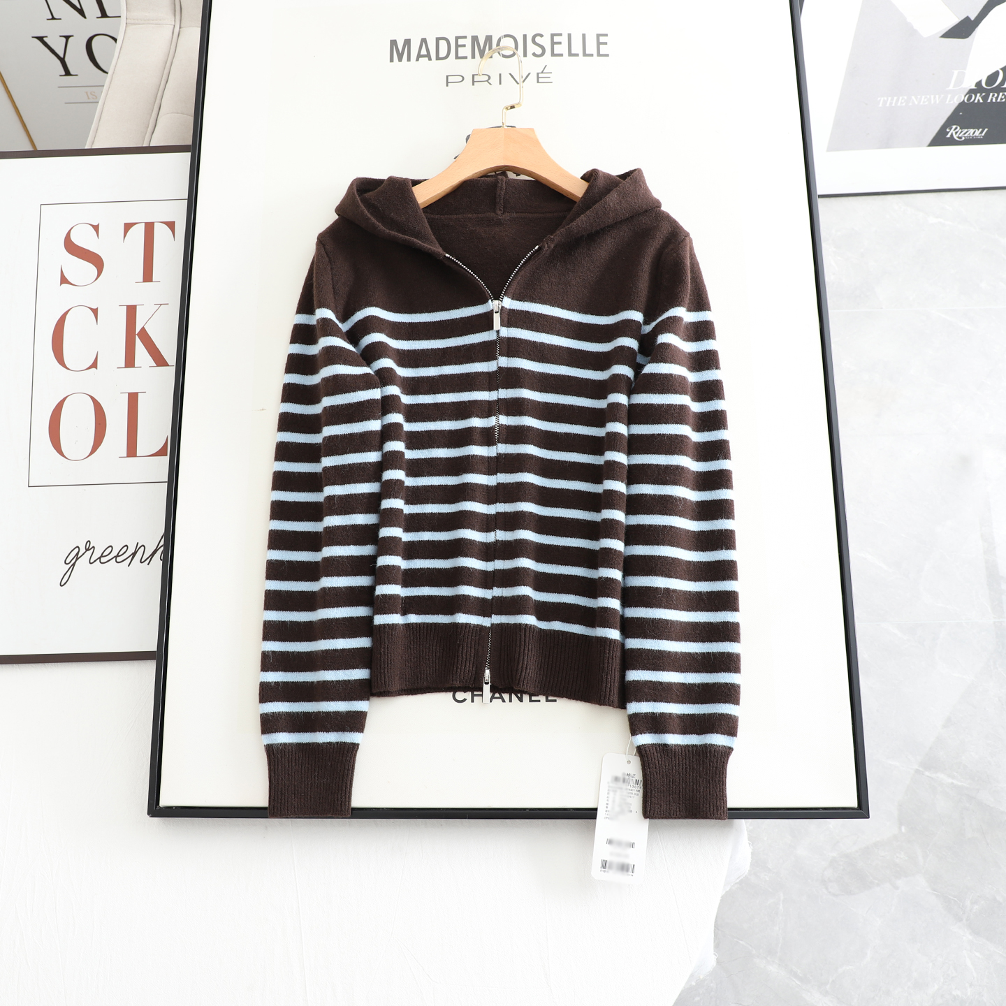 麦系の2025秋冬新款时尚百搭气质显瘦复古条纹连帽针织开衫女上衣