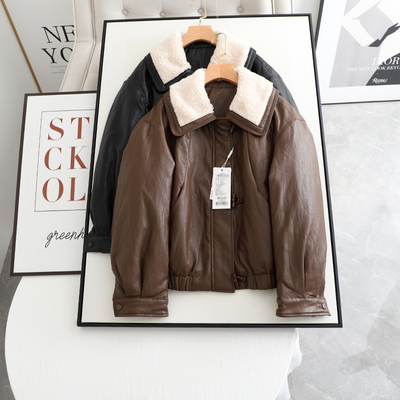 伊系の2025冬仿羊羔毛领宽松显瘦牛角扣短款轻薄款羽绒服短外套女