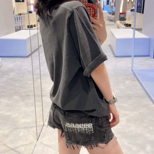 大王新款屁股烫钻字母牛仔短裤女