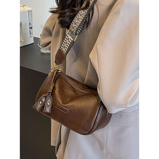 ckitty it今年流行包包2025新款宽带斜挎包女复古小众枕头包腰包