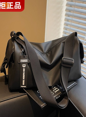 法国GBP 尼龙布女包2025新款大容量通勤单肩枕头包百搭运动斜挎包