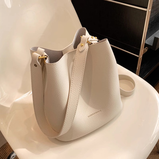 ckitty it夏天配裙子的包包日常通勤百搭宽带斜挎包女水桶包小包