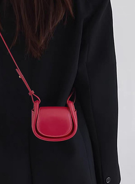 MK DA高级感时尚精致口红包女2025新款真皮迷你斜挎包百搭马鞍包