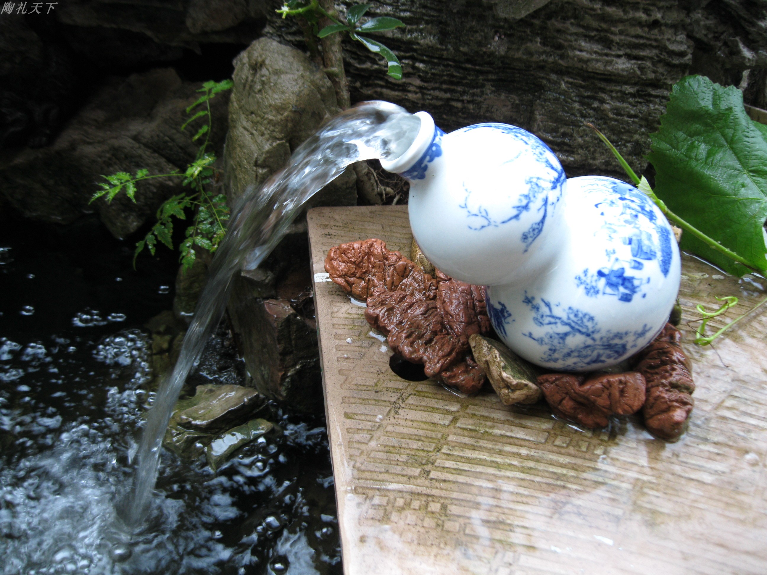 陶瓷青花瓷喷水葫芦假山盆景水族鱼缸中式居家摆件复古庭院配件 家居饰品 流水摆件 原图主图