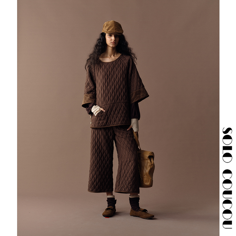 Solo Coucou索乐压花绗棉休闲叠穿薄棉8分袖上衣/8分直筒裤套装