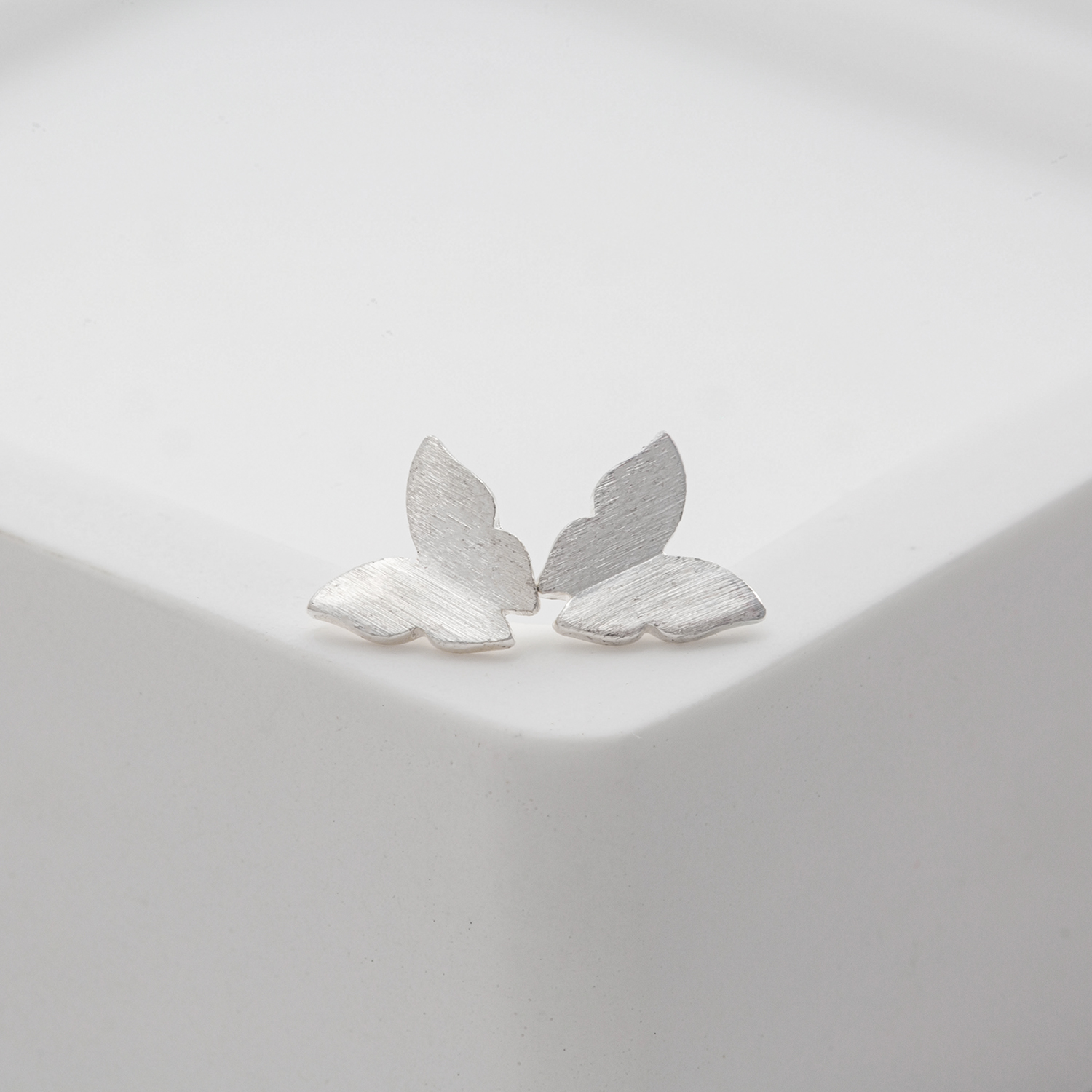 拉丝哑光展翅小蝴蝶耳钉925纯银耳饰翅膀韩版甜美时尚简约气质女