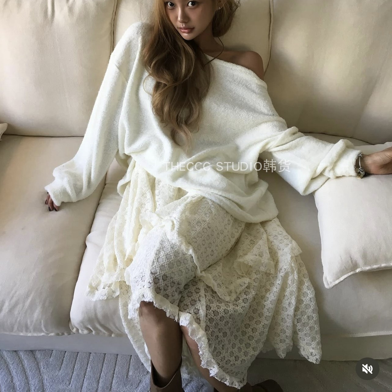 韩货代购25秋冬 露肩宽松版慵懒风毛绒上衣 不规则半身裙