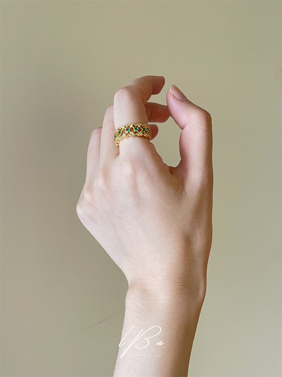 法式祖母绿气质锆石镂空蕾丝戒指