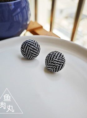 S925银针复古简约百搭粗布棉麻布艺黑白色千鸟格圆形半圆耳钉耳饰