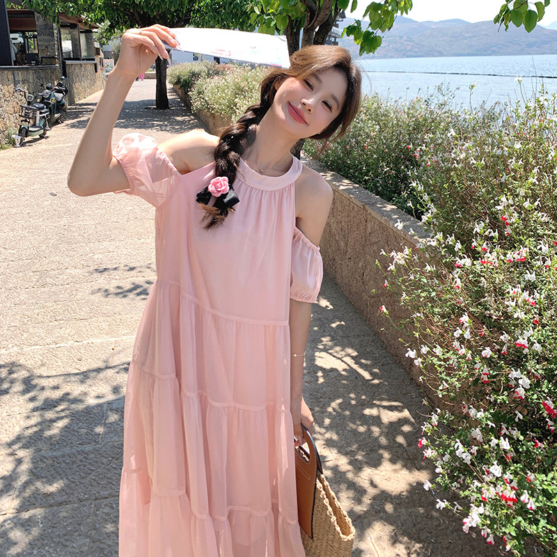 法式甜美粉色露肩挂脖连衣裙女夏2025年新款海边度假宽松雪纺长裙,女装连衣裙,芭图娜