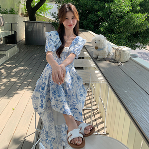 蓝色绝美泡泡袖碎花裙女中长款2024夏季新款法式显瘦温柔风连衣裙图片